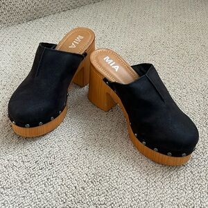 NEW (no box) Mia clog/platforms. Size 7.